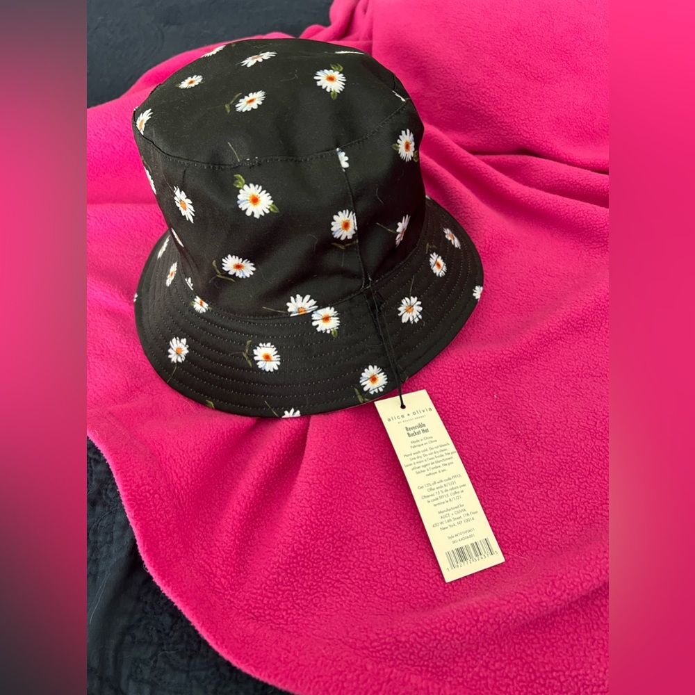 Alice + Olivia Reversible Daisy Bucket Hat New